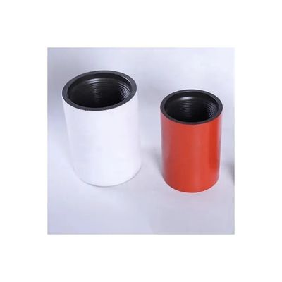 Les accouplements de 4 pouces api 5ct huilent le tuyau d'enveloppe sans couture de transport